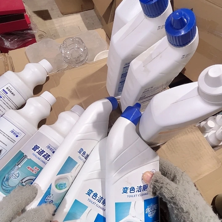 洁厕液拍一发三。