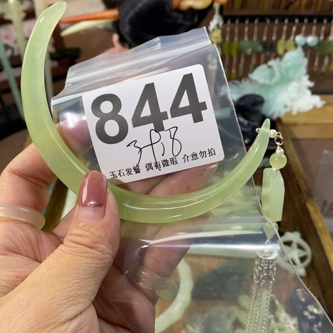 蛇纹石玉玉簪未镶嵌每****?