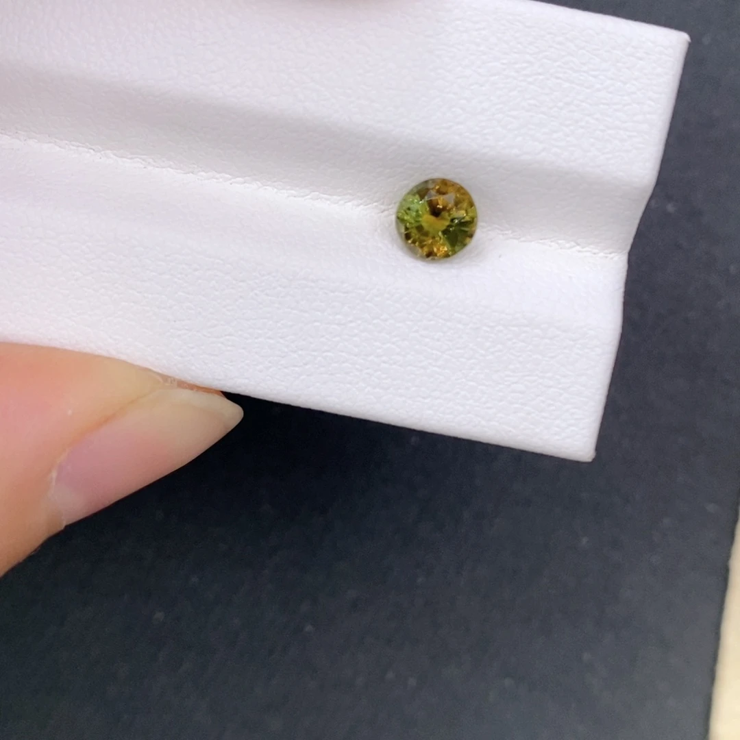 蓝宝石裸石未镶嵌