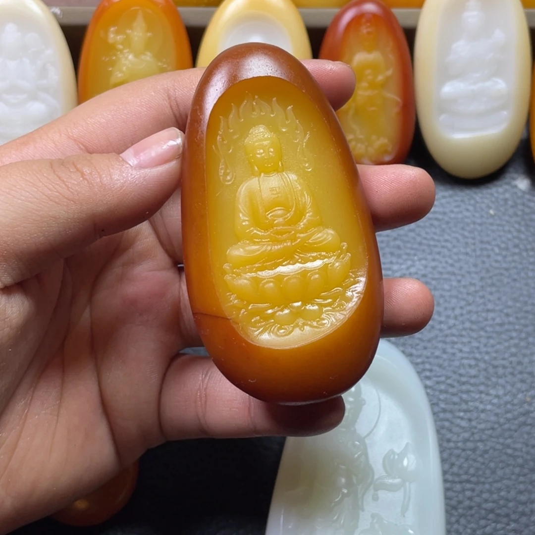勤***奋颈饰未镶嵌和田玉