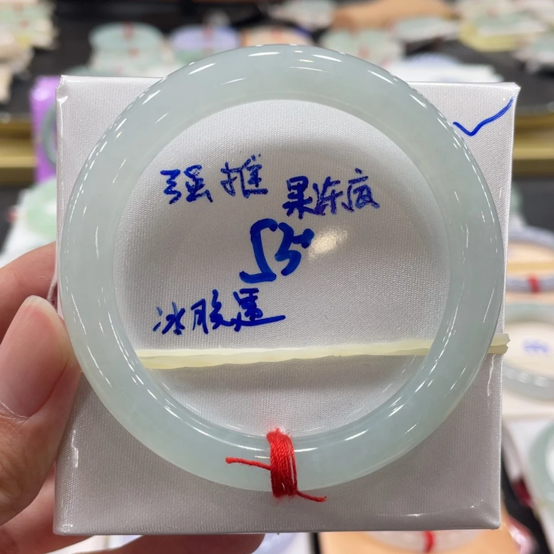 翡翠手镯未镶嵌翡翠手镯