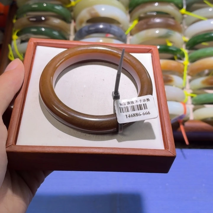 和田玉未镶嵌手镯57