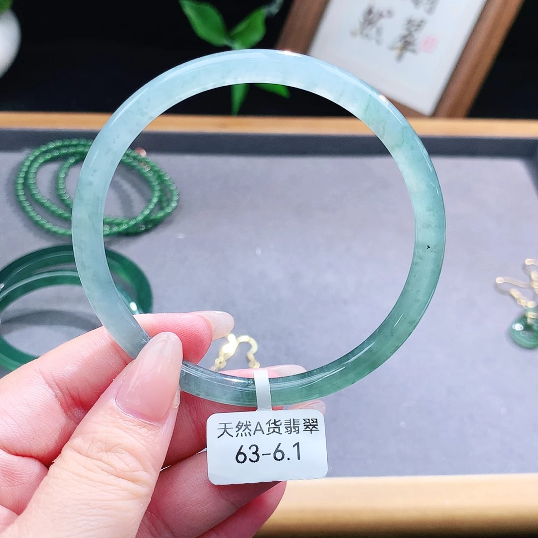 翡翠手镯（圆镯）未镶嵌