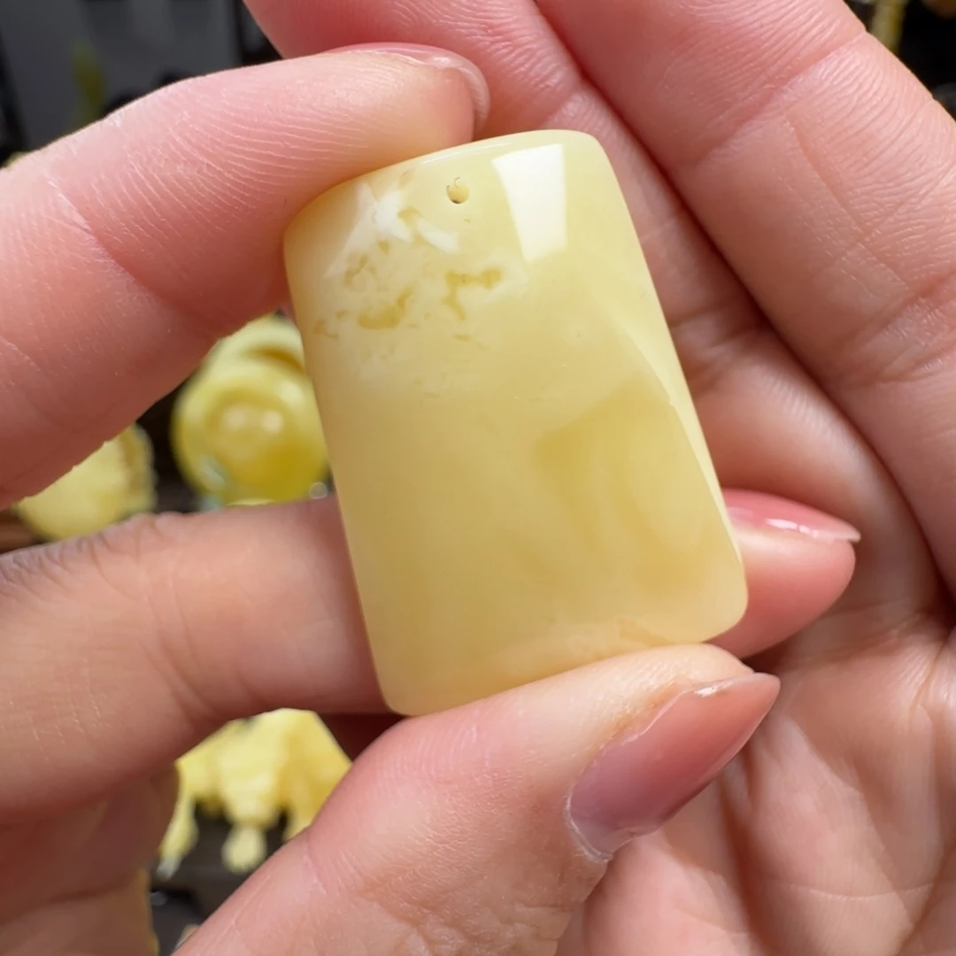 琥珀未镶嵌珠宝奇石有瑕疵