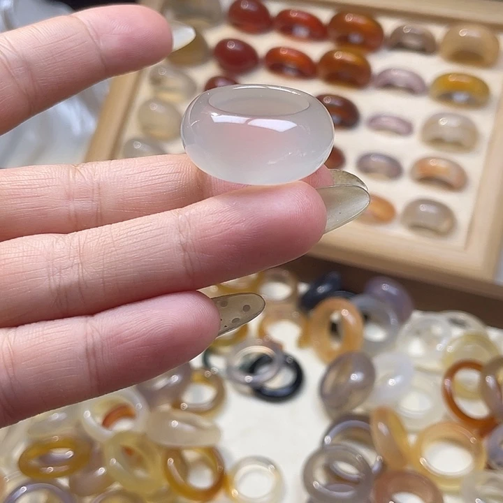 玛瑙/玉髓未镶嵌戒指港17不退换