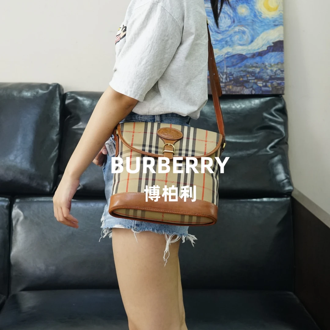 95新 BURBERRY/博柏利 战马格纹斜挎包/MS06702572/2572