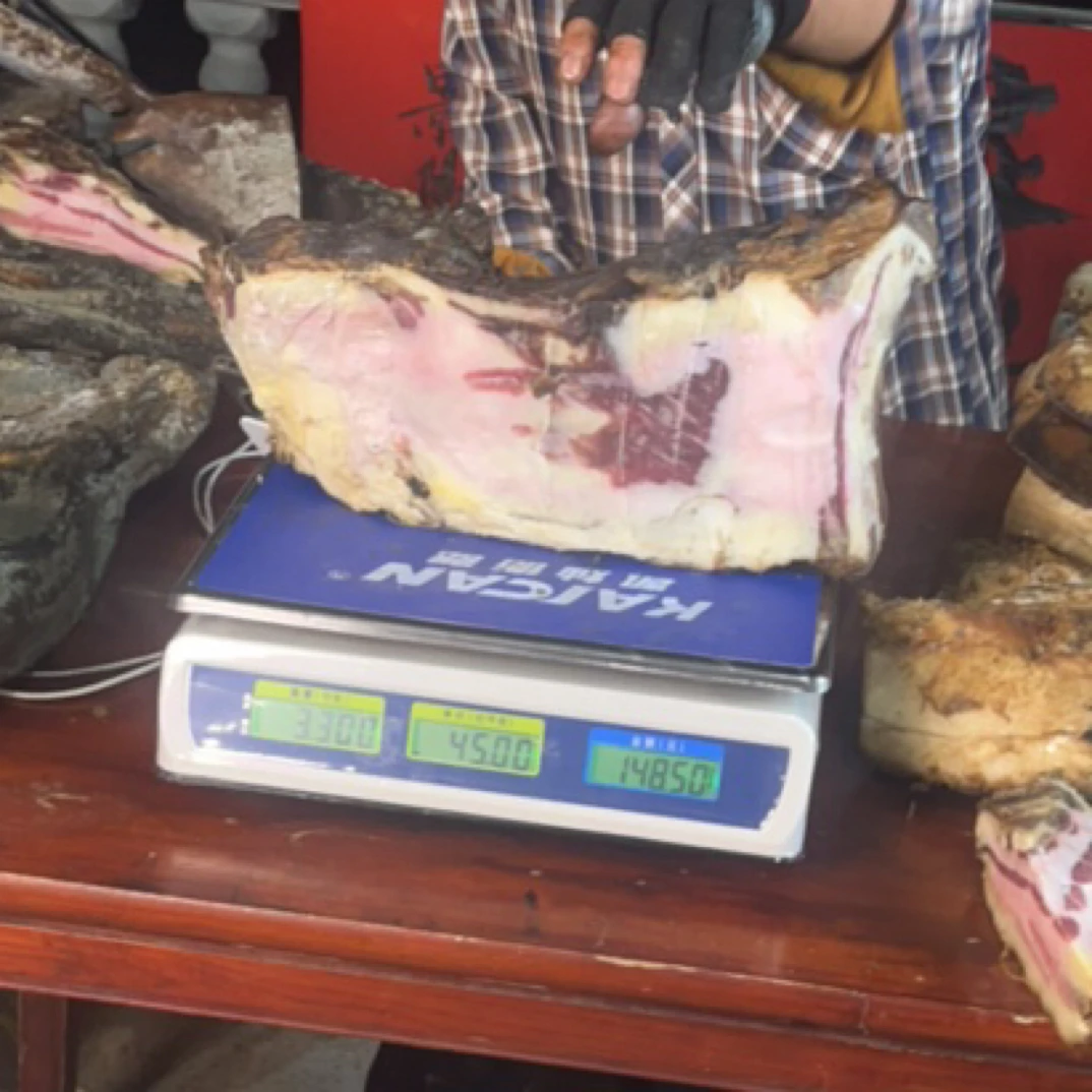 农村柏树枝烟熏大凉山土猪风干腊肉