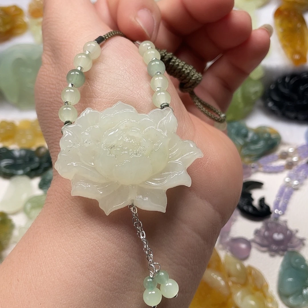 蛇纹石玉未镶嵌颈饰