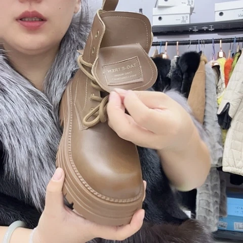 女士也牌37码马丁鞋
