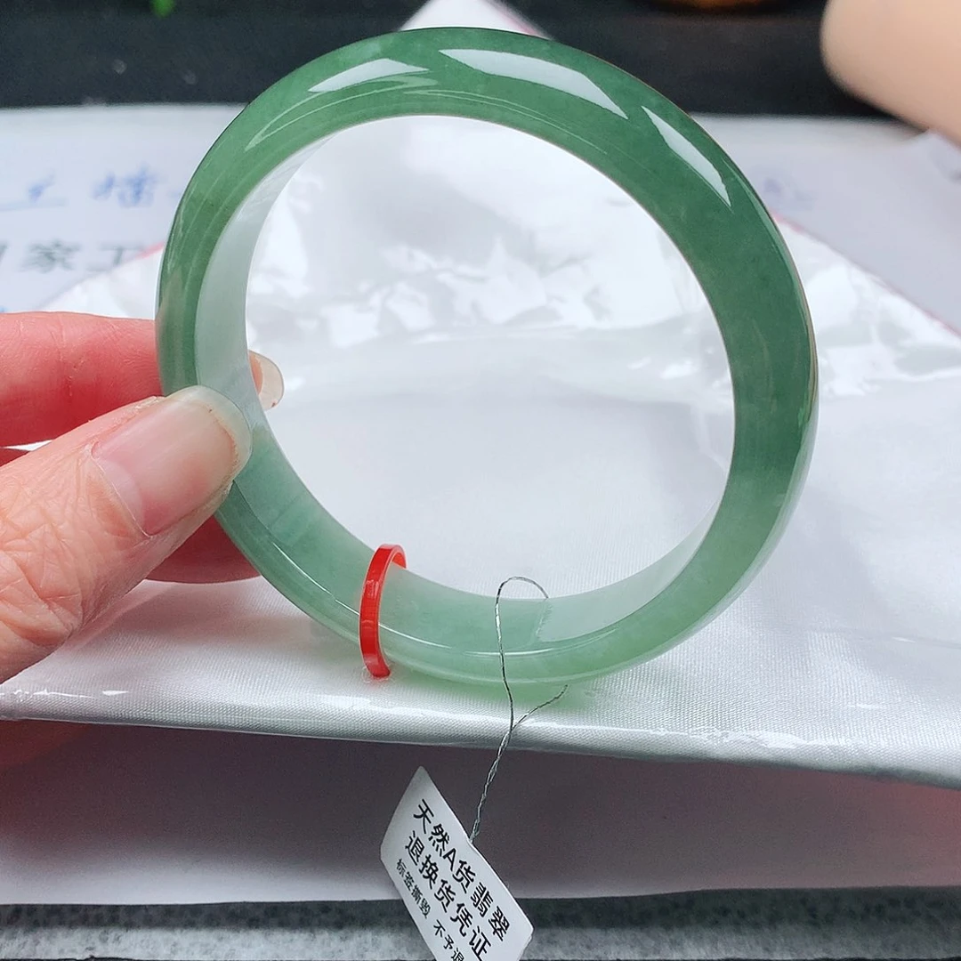 翡翠手镯未镶嵌58圈