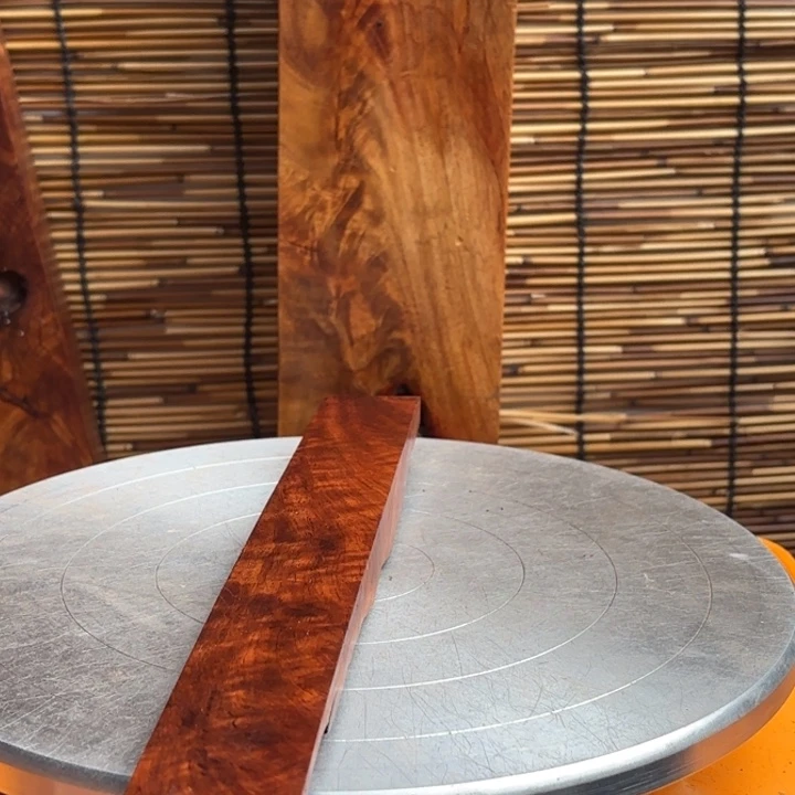 走***北大叶紫檀（黑酸枝木类）