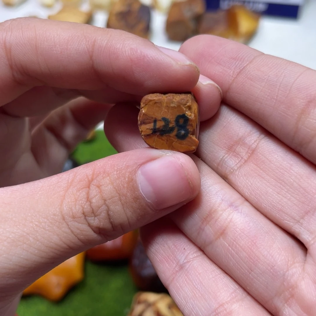 定制琥珀月**?天然原矿