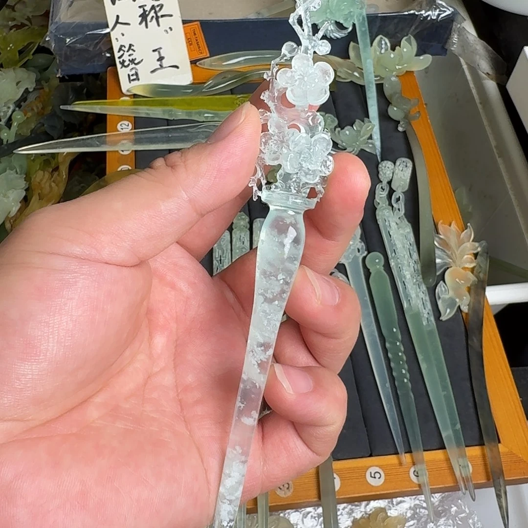 刘***元蛇纹石玉未镶嵌发饰