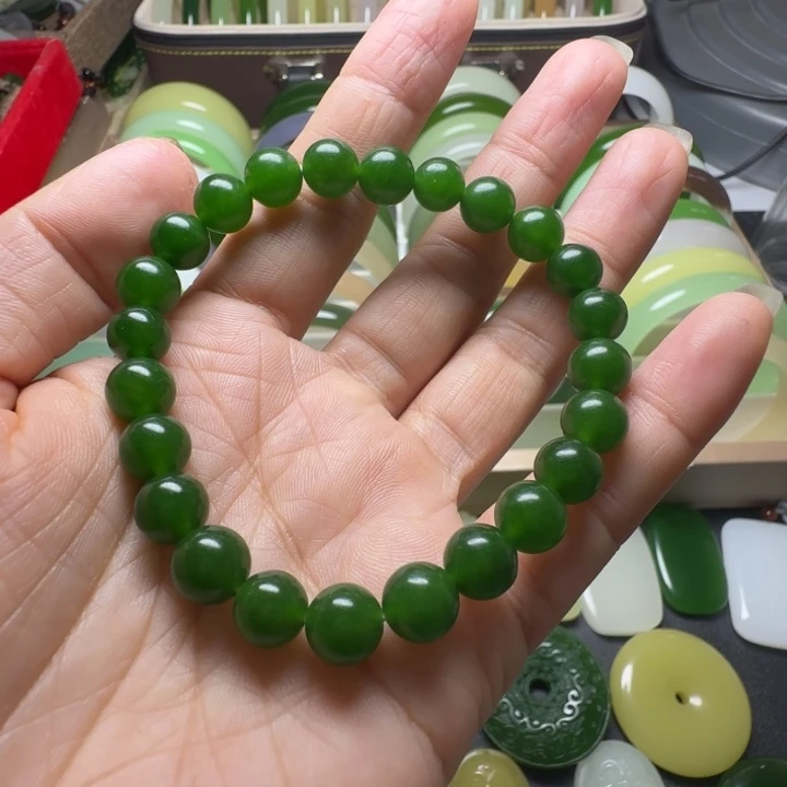 天然新疆和田老料碧玉卡8手串