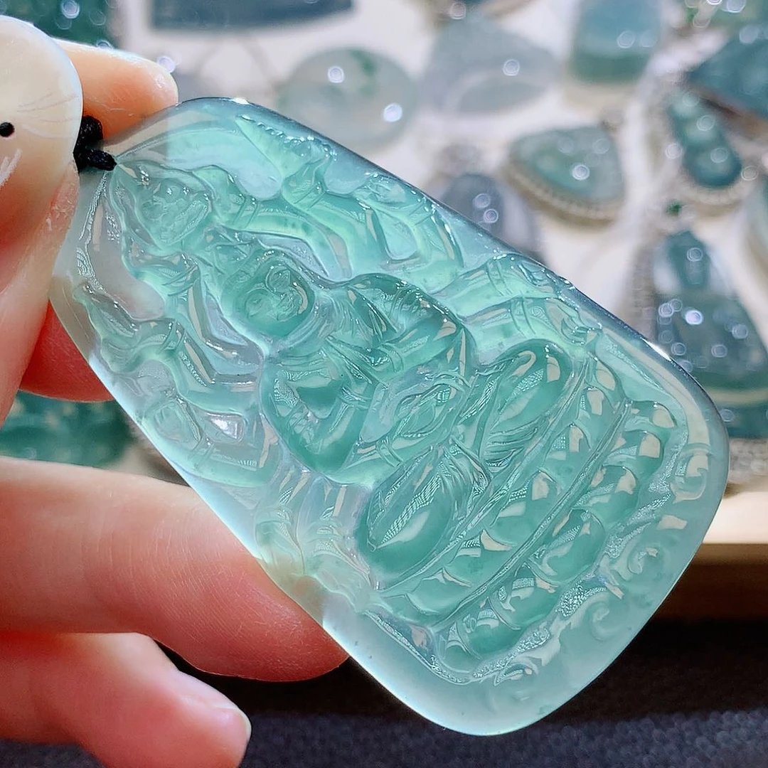 翡翠挂件未镶嵌翡翠