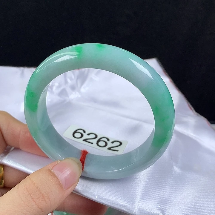 翡翠未镶嵌手镯56圈  宽版阳绿