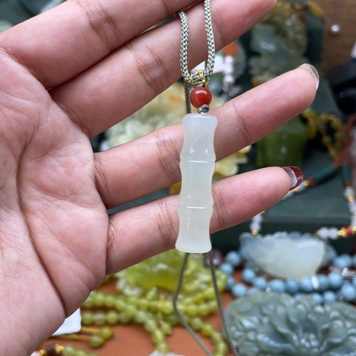 蛇纹石玉吊坠合金