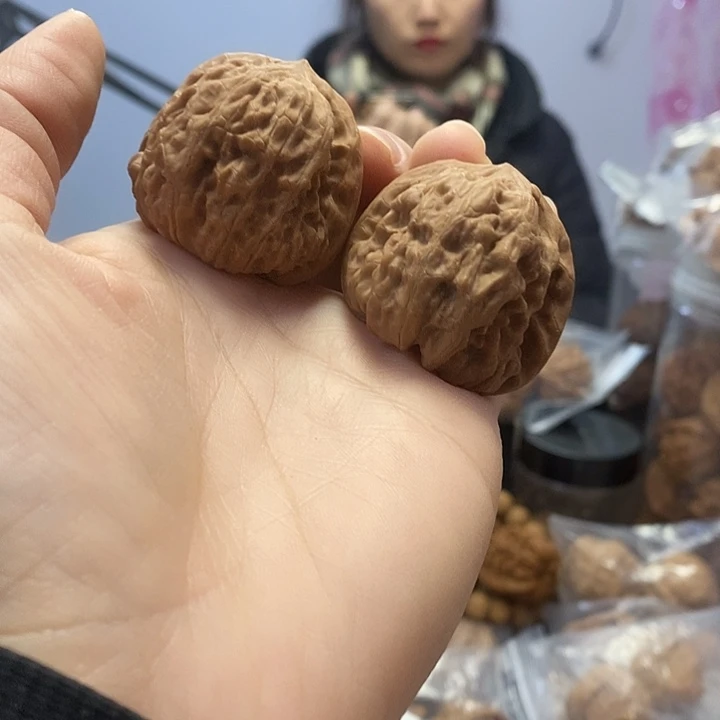 文玩核桃把件38.5红皮平谷凹底