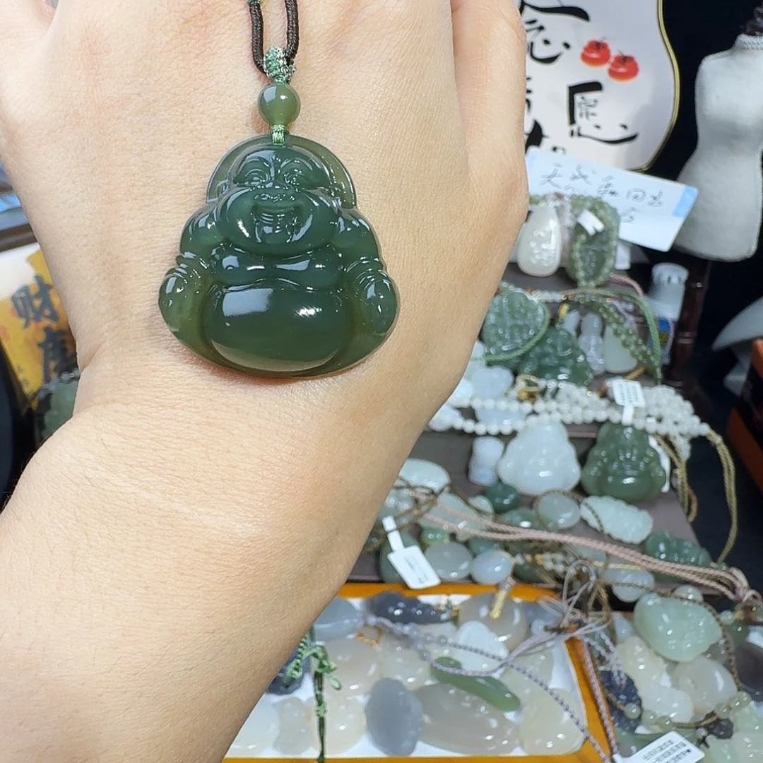 西***狼和田玉未镶嵌颈饰