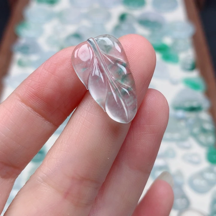 翡翠未镶嵌颈饰高冰飘花叶子