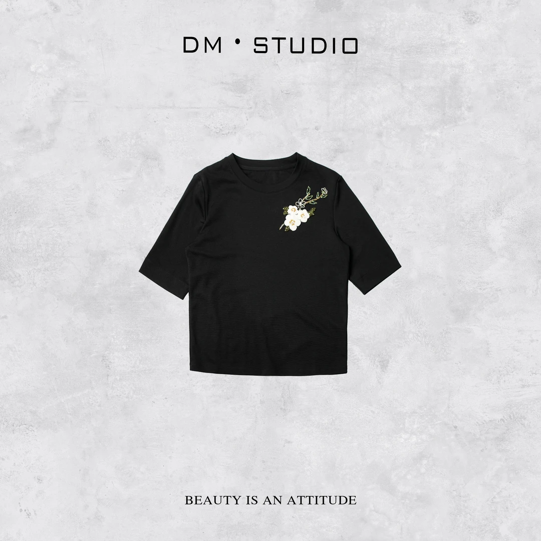 －DM•STUDIO/夏季气质百搭精致感小花朵圆领短袖上衣（2095T）