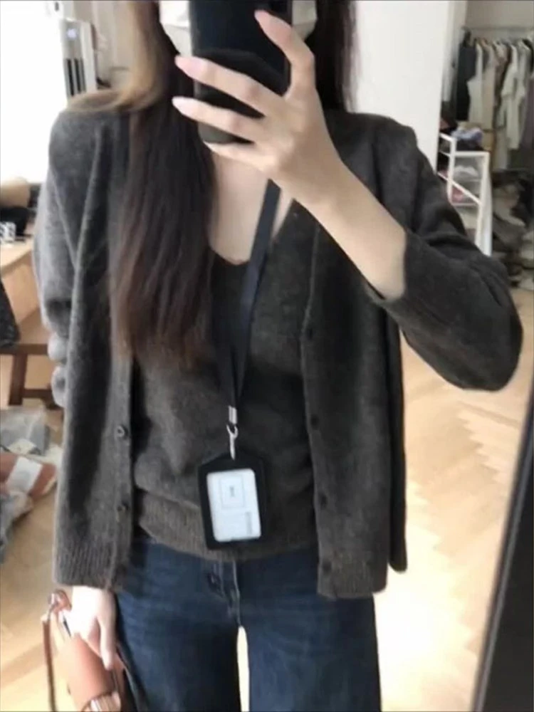 灰色两件套针织上衣2025秋季新款显瘦减龄设计感时尚气质韩系穿搭