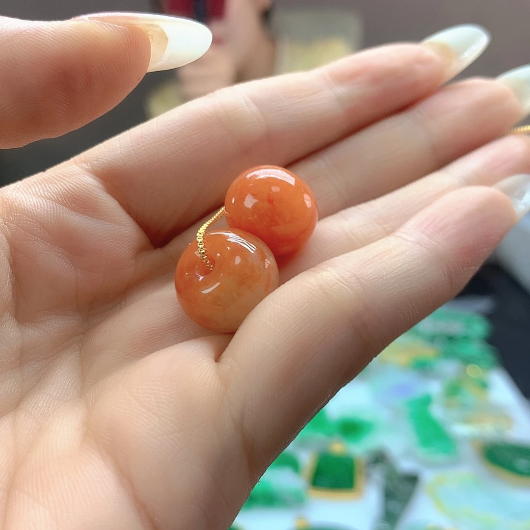 翡翠未镶嵌颈饰多样发其一