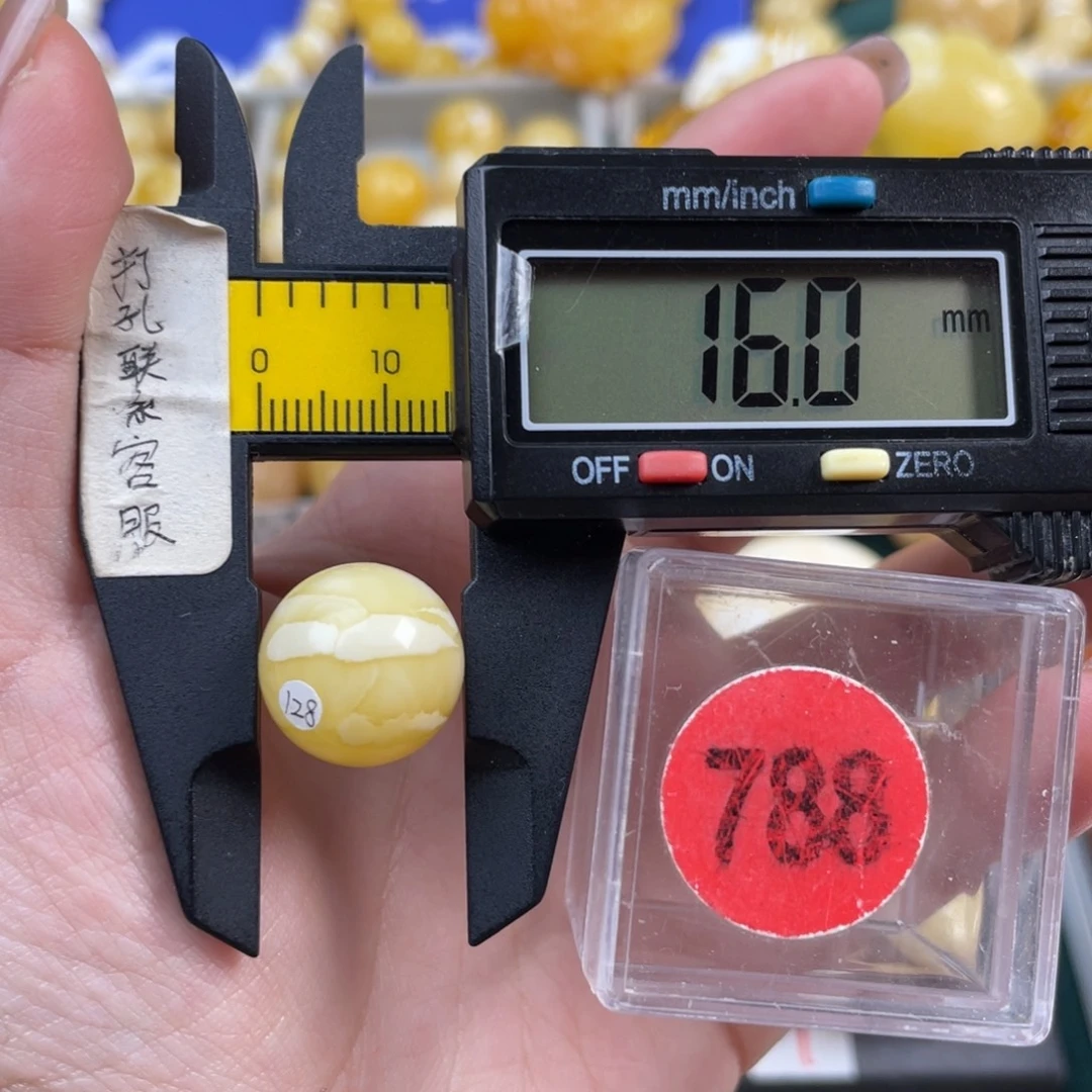 蜜蜡未镶嵌珠宝奇石