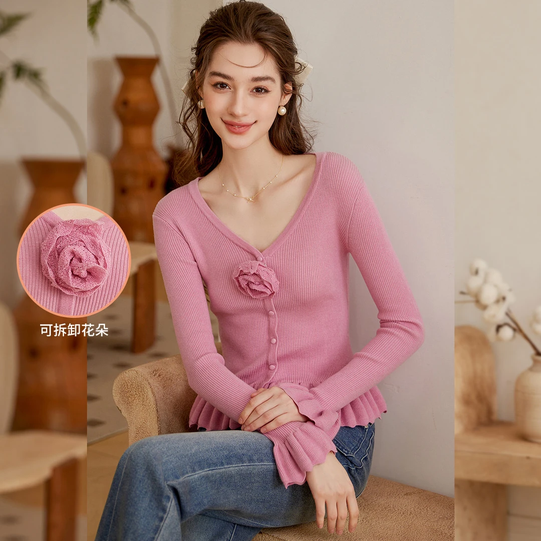 白鹿语春款时尚V领荷叶边修身可拆卸花朵女装针织衫上衣BY20153