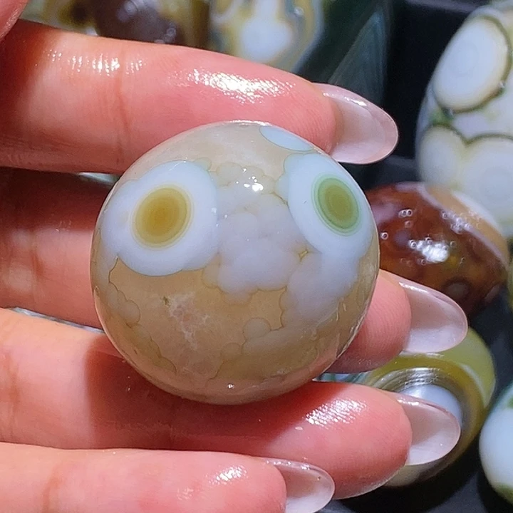 金***蛙玛瑙/玉髓未镶嵌珠宝奇石