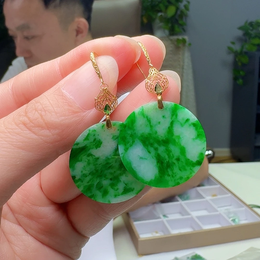 18K金镶嵌翡翠耳饰天然微瑕