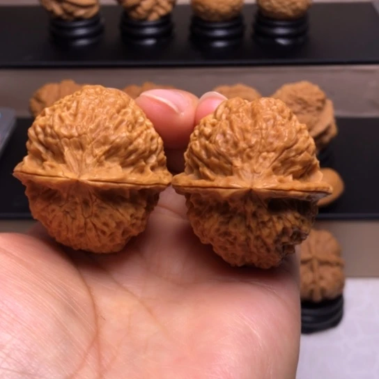 文玩核桃把件绣花鞋29