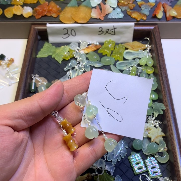 黑***使蛇纹石玉合金耳钉