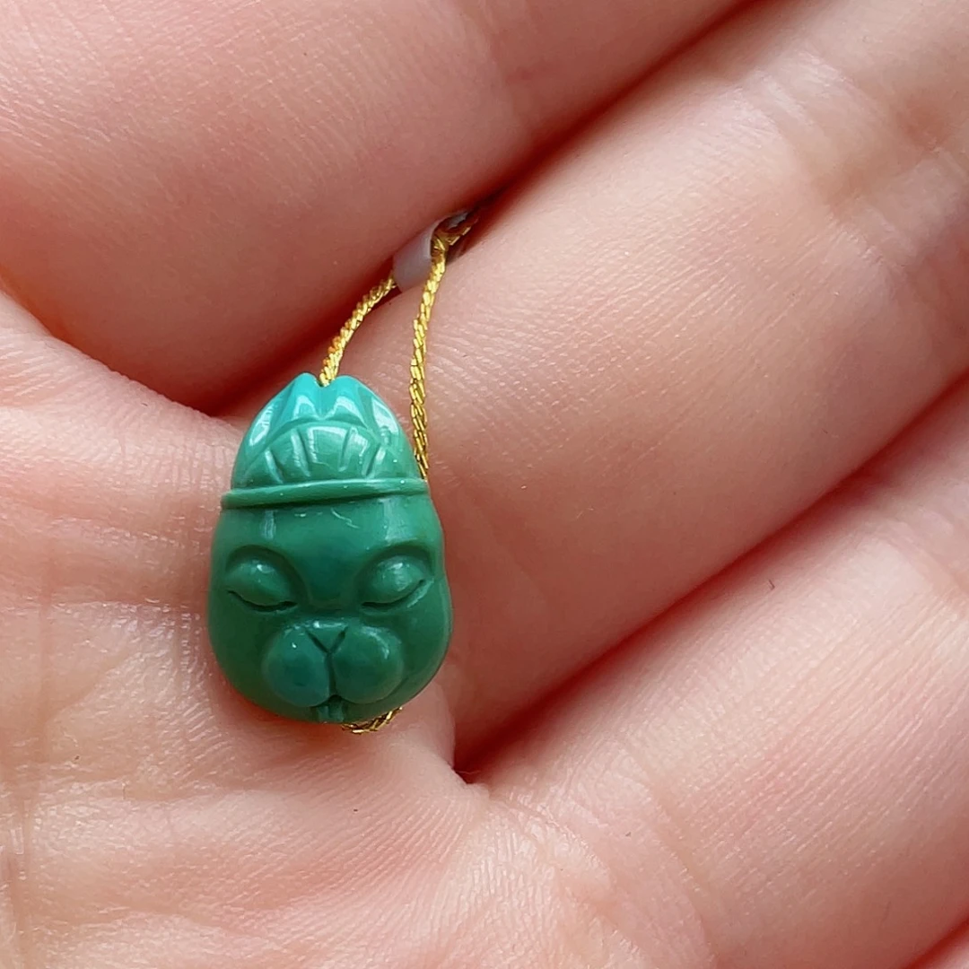 绿松石未镶嵌颈饰