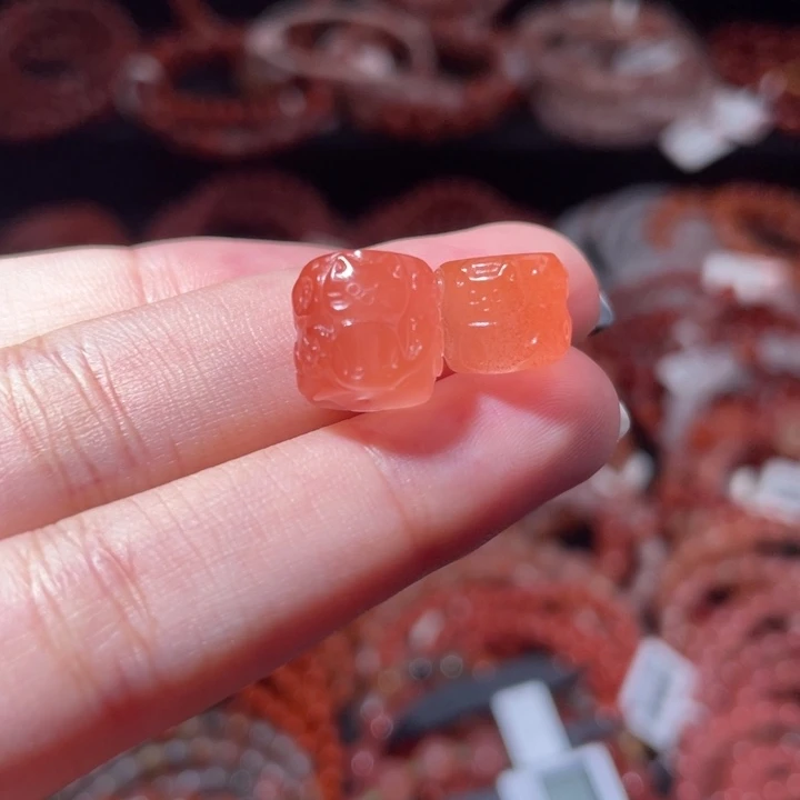 南红玛瑙未镶嵌猫猫桶珠1485