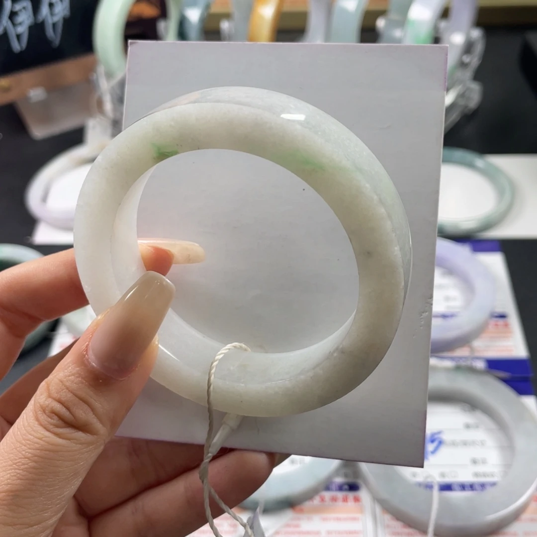 定制翡翠未镶嵌翡翠手镯基地质检发货