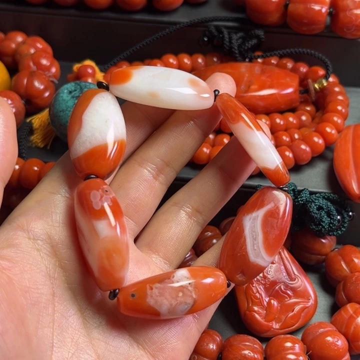 颈饰玻璃色****琉璃……………