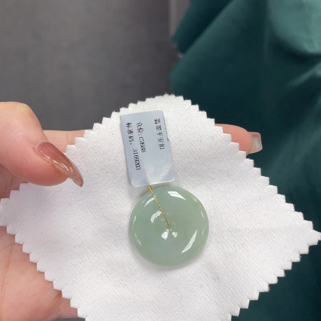 翡翠未镶嵌颈饰平安扣