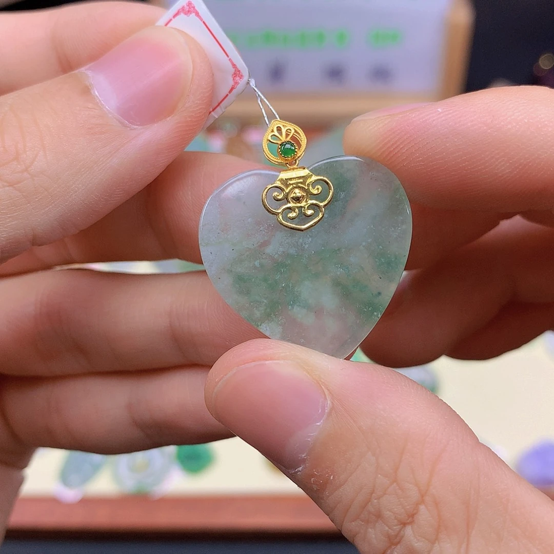 翡翠18K金镶嵌颈饰翡翠