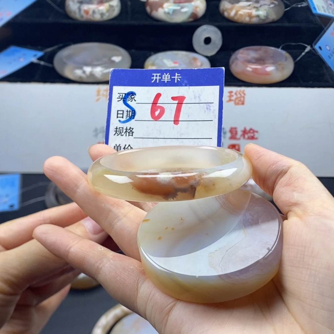 石英质玉手镯未镶嵌