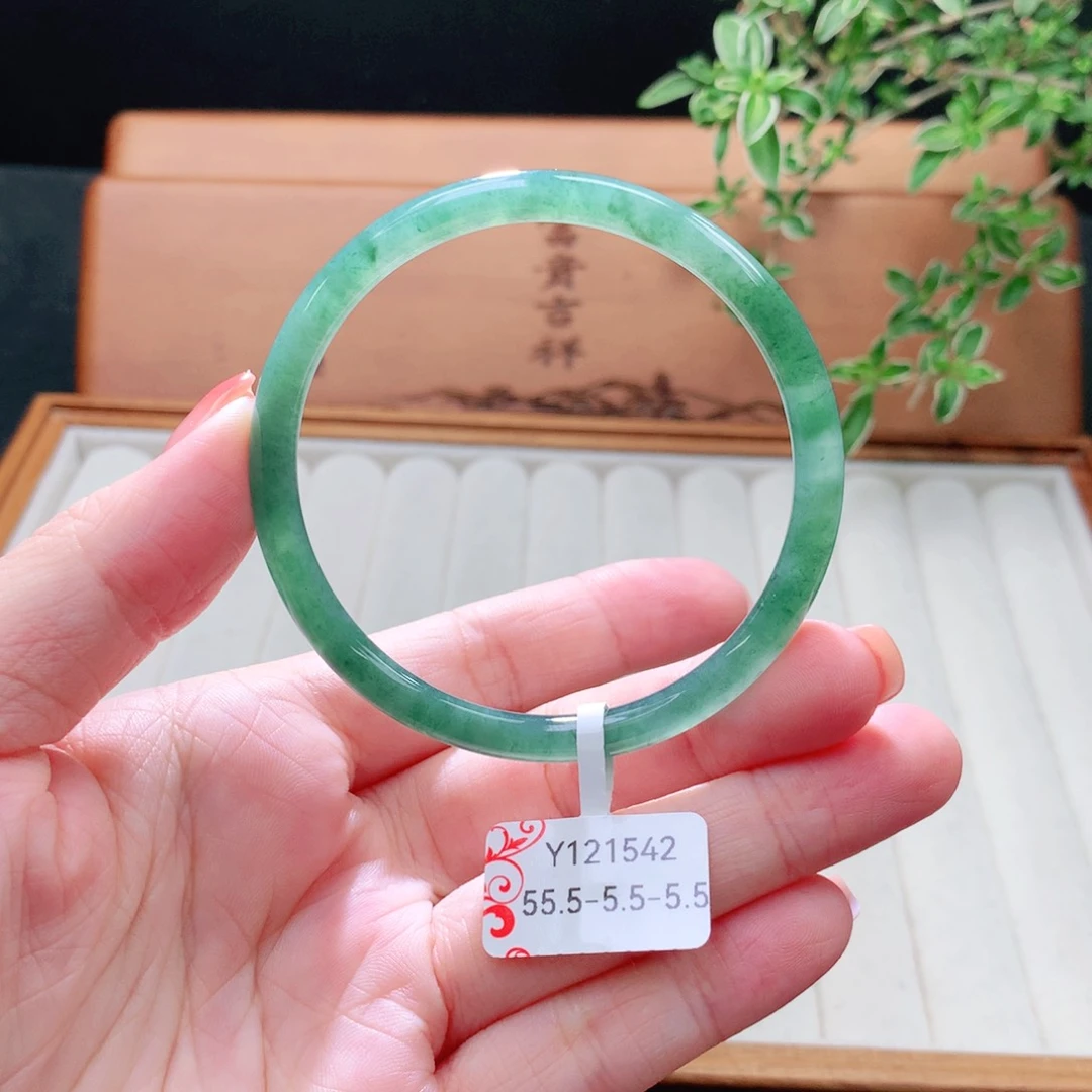 未镶嵌手镯（圆镯）翡翠