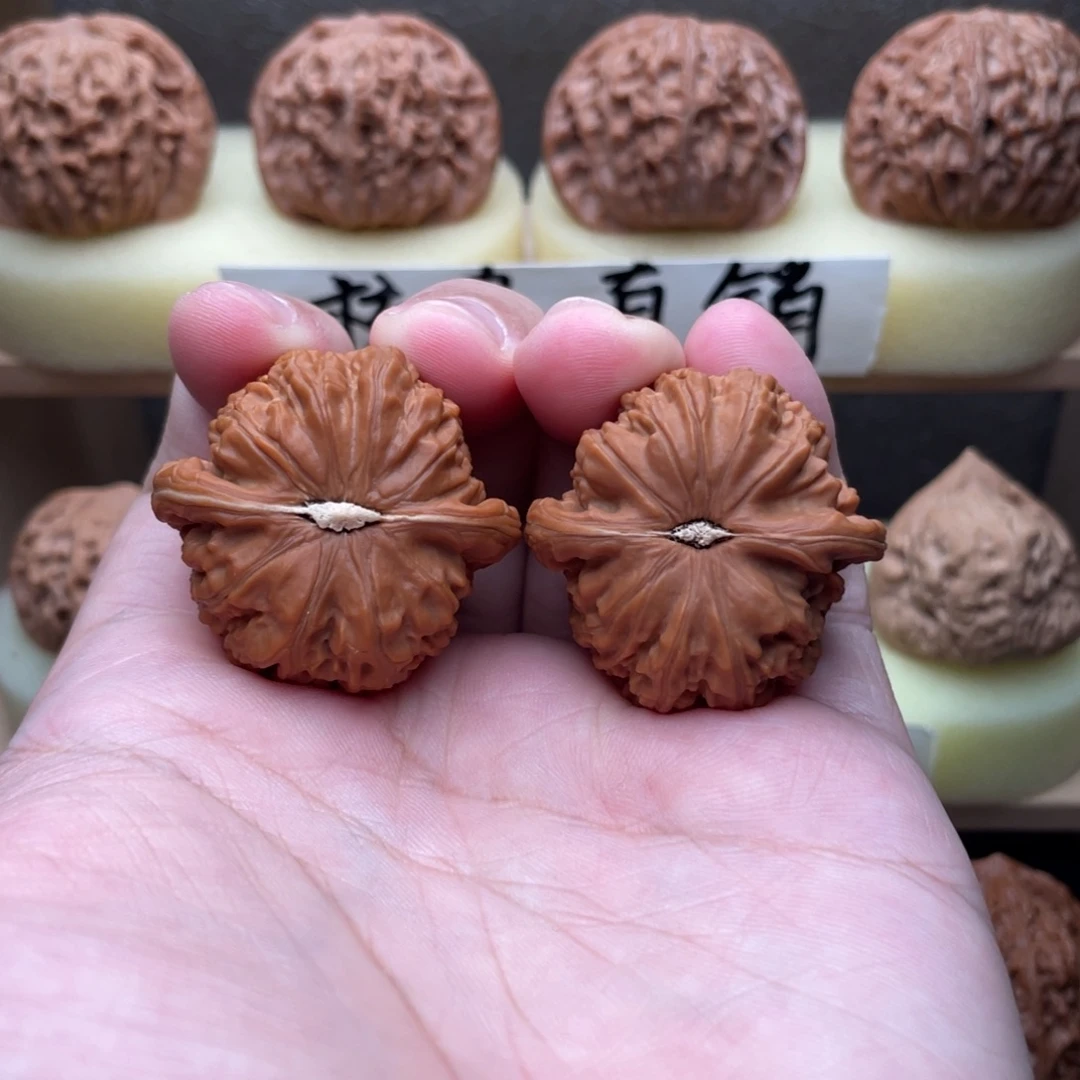 文玩核桃吊坠全品白狮子35➕交友价