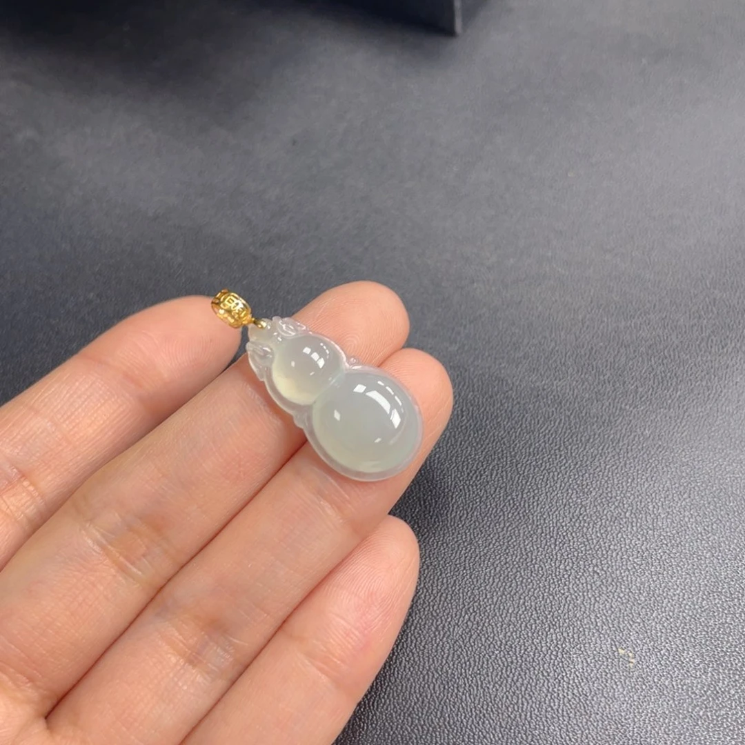 翡翠未镶嵌颈饰葫芦