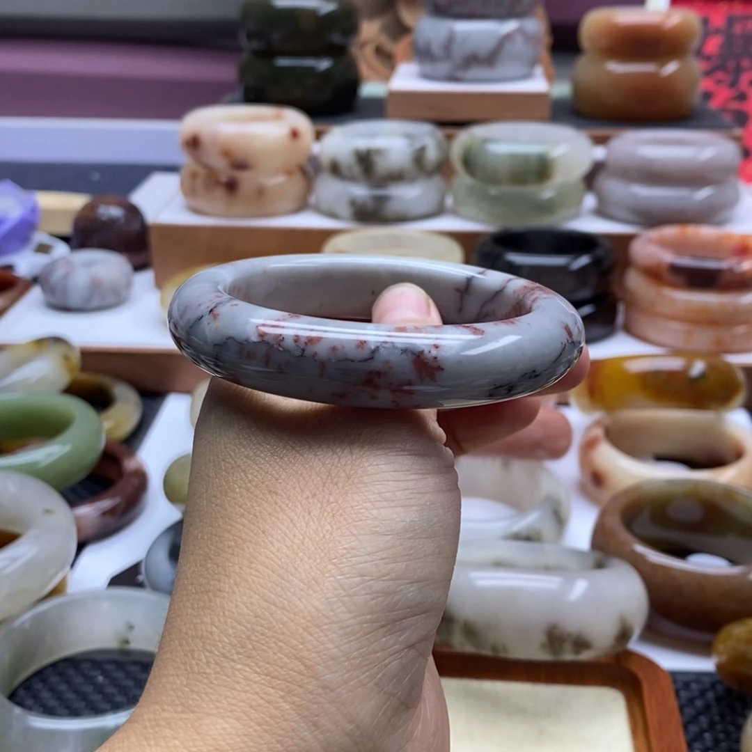 石英质玉未镶嵌手镯依*