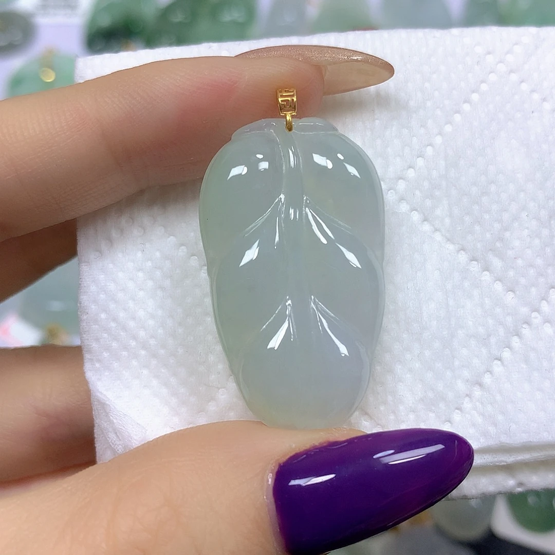 翡翠未镶嵌颈饰挂件