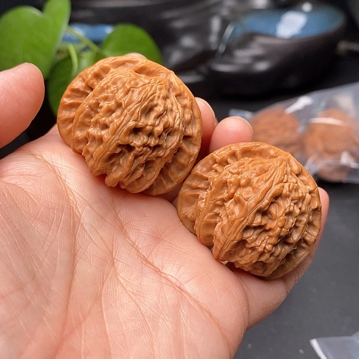 文玩核桃把件三角白39尺