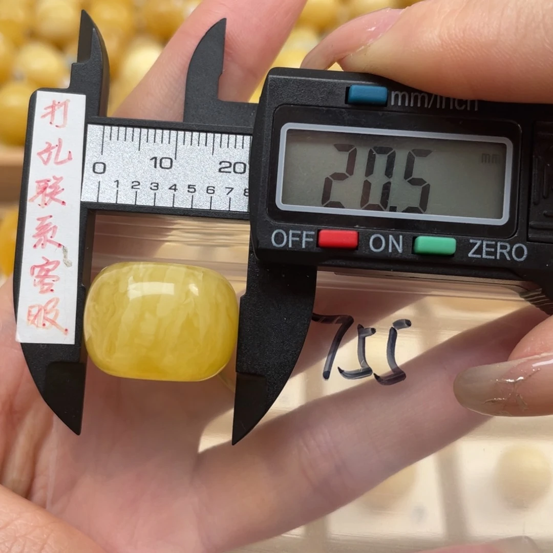 蜜蜡裸石未镶嵌久***?蜜蜡