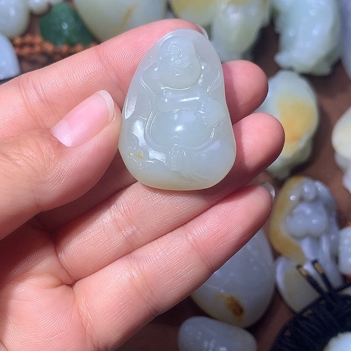 露***和田玉未镶嵌颈饰