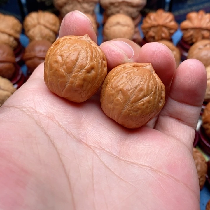 文玩核桃把件龙珠