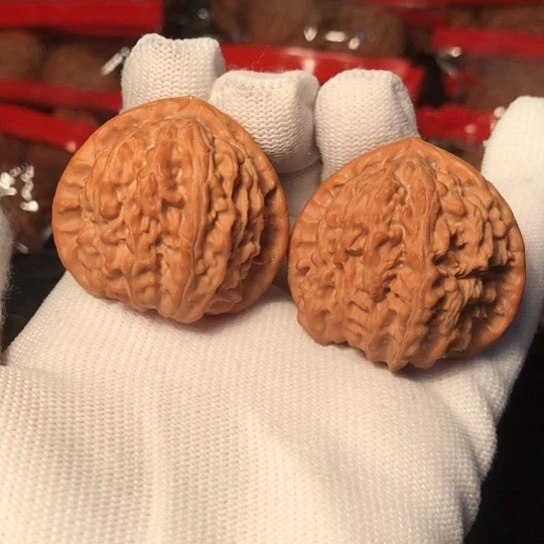 文玩核桃把件三角白39